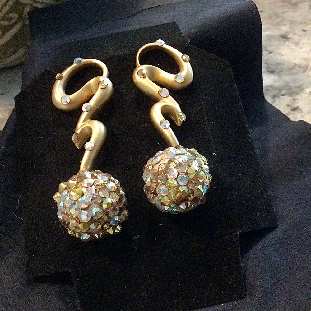 Flippy modern flat gold dangle with ‘crystal balls!’ 2 1/2”L